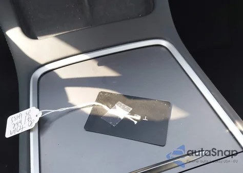 2024 Tesla Model Y Performance Dual Motor All-Wheel Drive z USA, uszkodzony, nr VIN 7SAYGDEF6RA286390